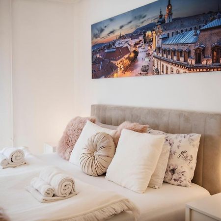 Heart of Pécs apartman free parking Extérieur photo