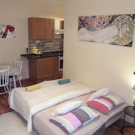 Heart of Pécs apartman free parking Chambre photo