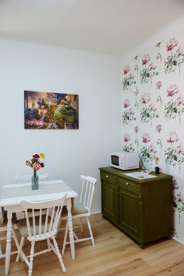 Heart of Pécs apartman free parking Extérieur photo
