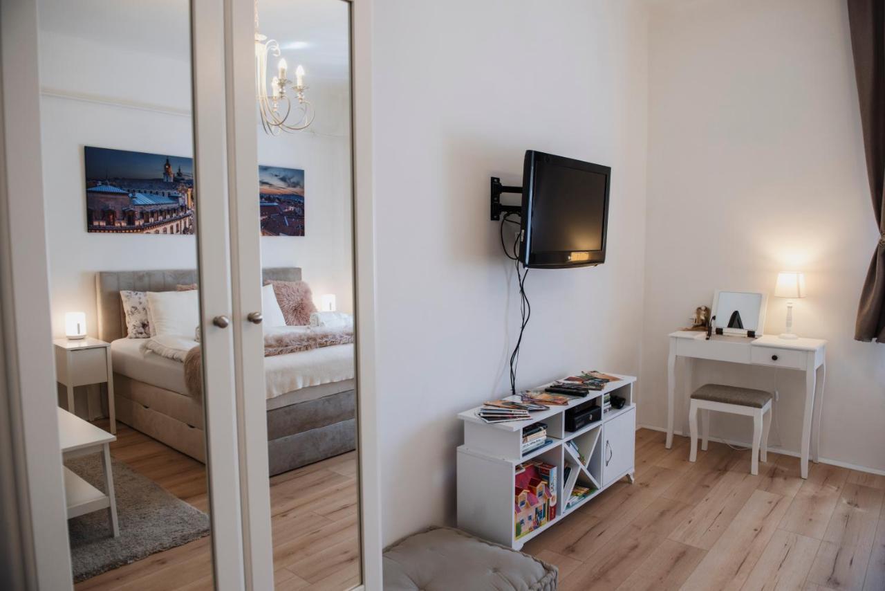 Heart of Pécs apartman free parking Extérieur photo