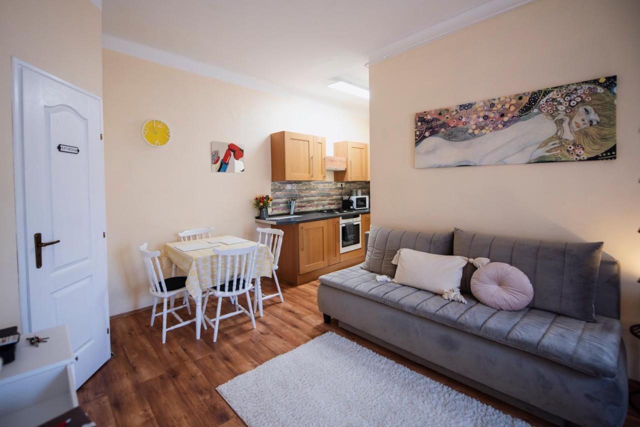 Heart of Pécs apartman free parking Extérieur photo