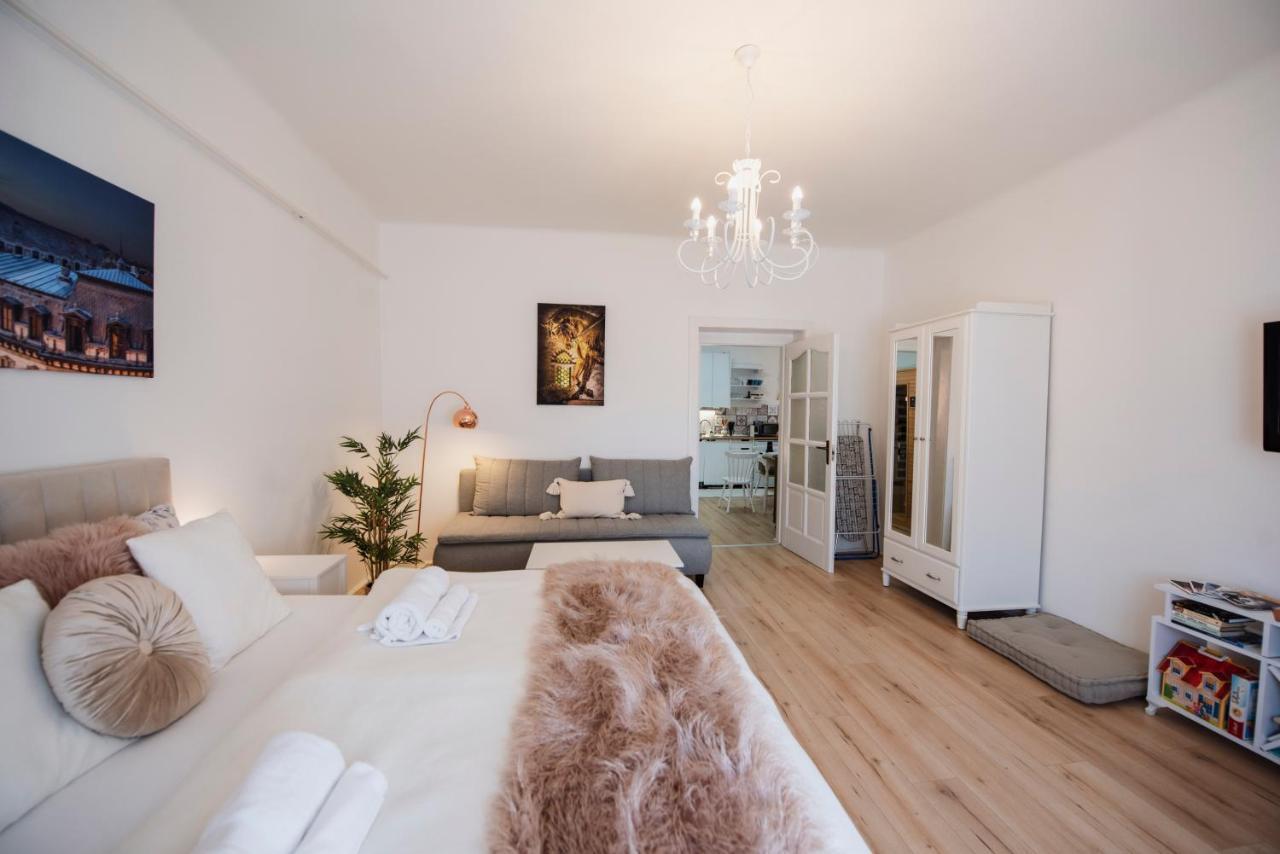 Heart of Pécs apartman free parking Extérieur photo