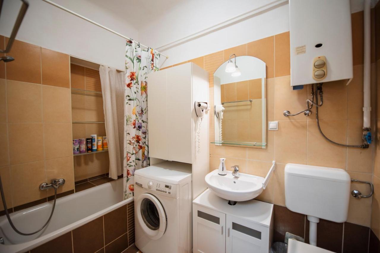 Heart of Pécs apartman free parking Extérieur photo