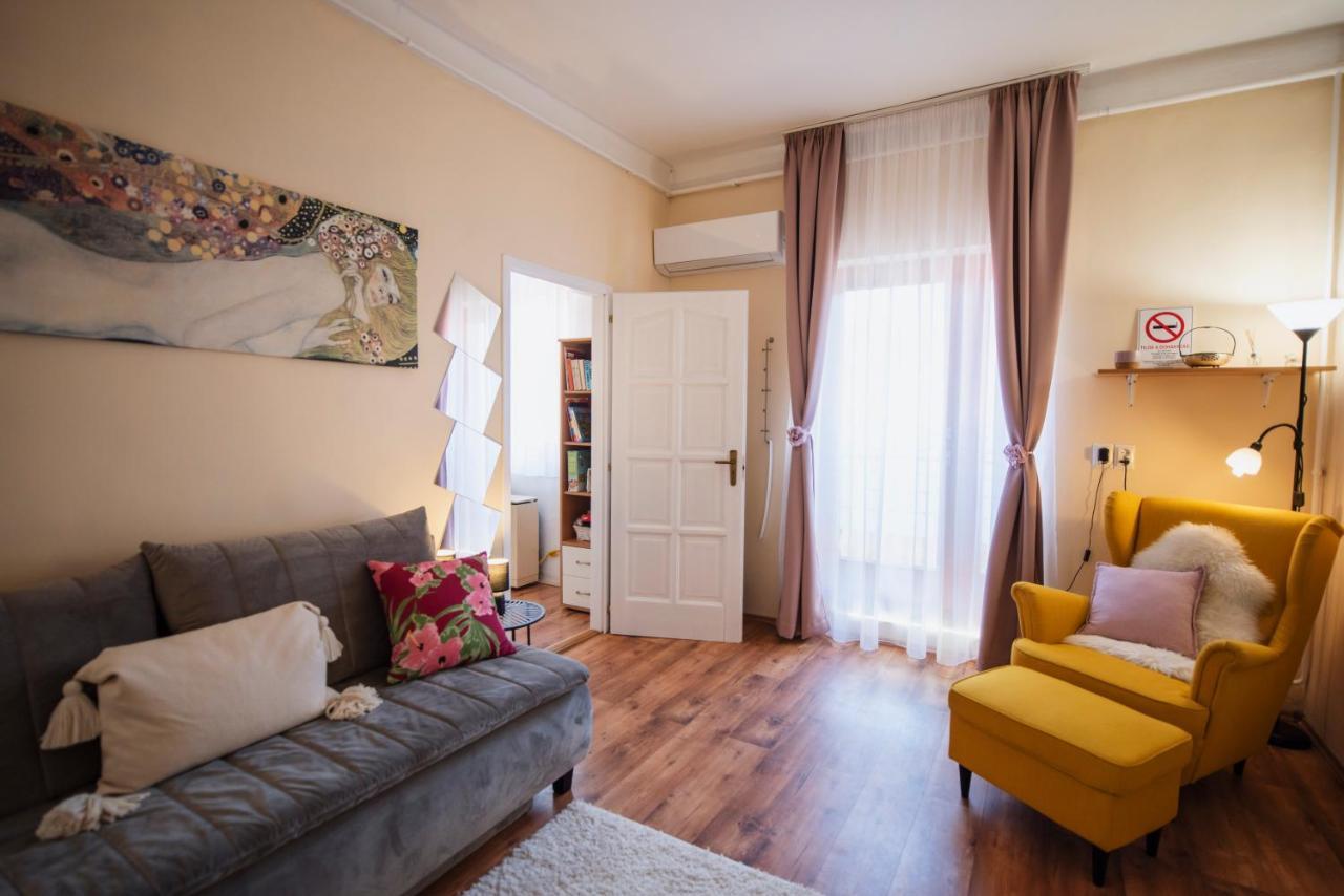 Heart of Pécs apartman free parking Extérieur photo